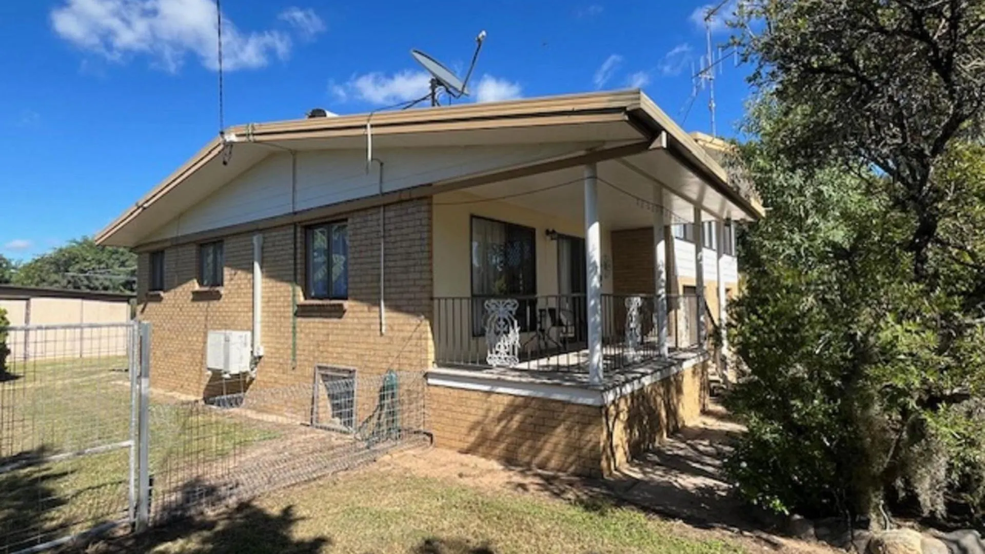 109A Meson Street Gayndah Hotel